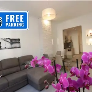Exclusive Really Downtown - Free Private Parking Included! Apartment Genua